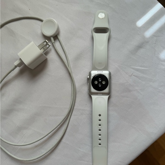 Series 3 Apple Watch - Picture 2 of 3